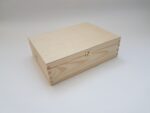 Cutie din lemn natural – cu închizătoare – 34x25x10 cm
