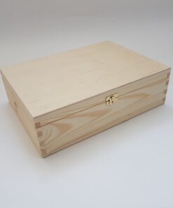 Cutie din lemn natural – cu închizătoare – 34x25x10 cm