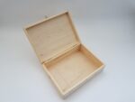 Cutie din lemn natural – cu închizătoare – 34x25x10 cm.