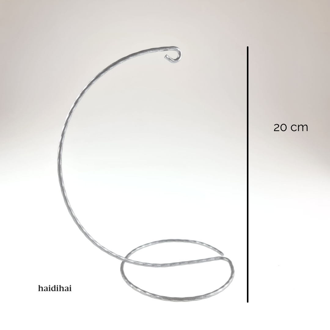 Suport metalic decorativ - argintiu - glob - h20 cm 1 Suport metalic decorativ argintiu – glob – h20 cm
