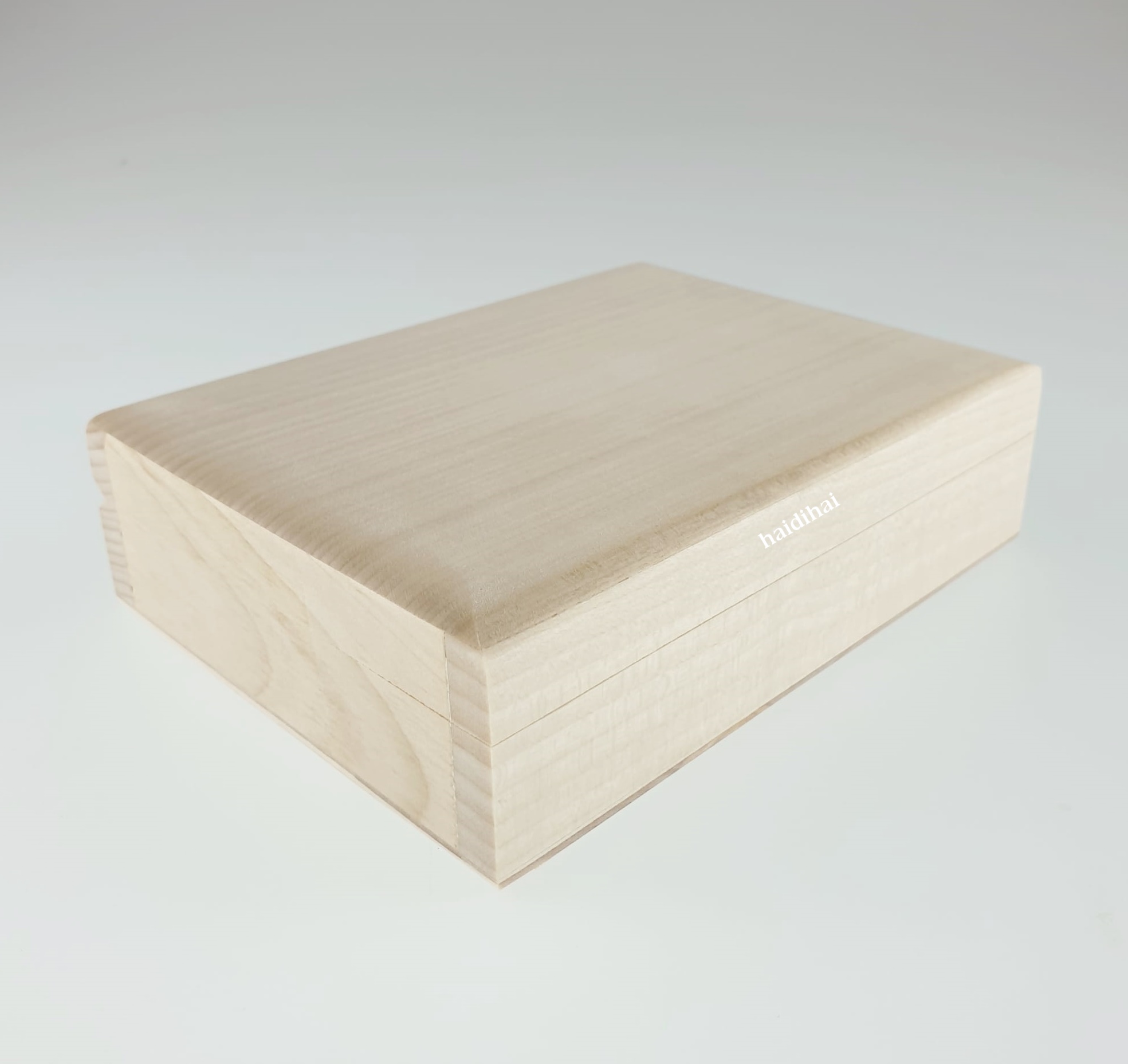 Cutie din lemn cu 2 compartimente - 16x12x4,5 cm 1 Cutie din lemn cu 2 compartimente - 16x12x4,5 cm