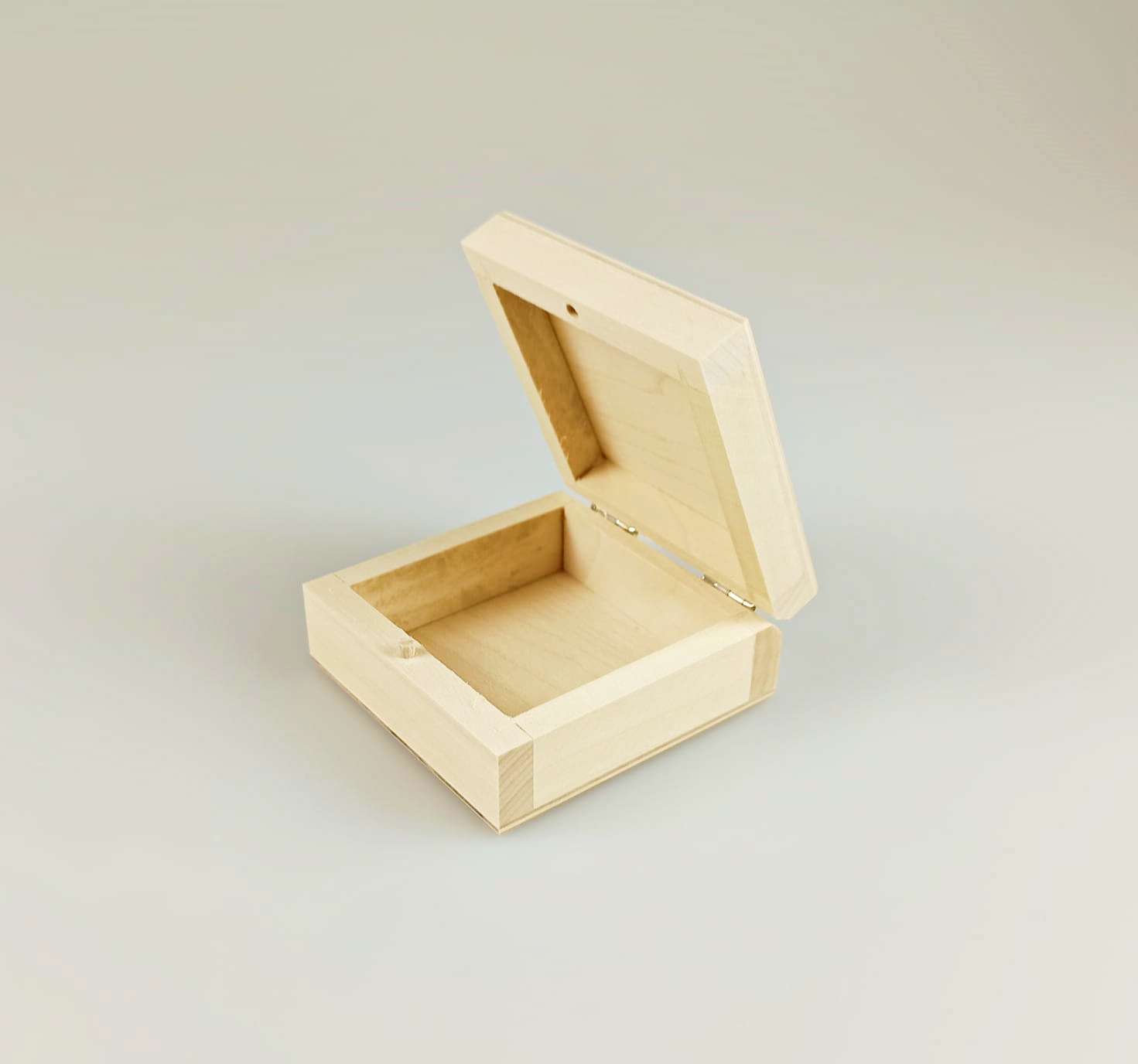 Cutie din lemn – mică – 8.5x8.5x3.5 cm 2 Cutie din lemn – mică – 8.5x8.5x3.5 cm - imagine 2