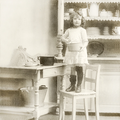 Șervețel – Cooking Girl – 33×33 cm 1 Șervețel – Cooking Girl – 33×33 cm