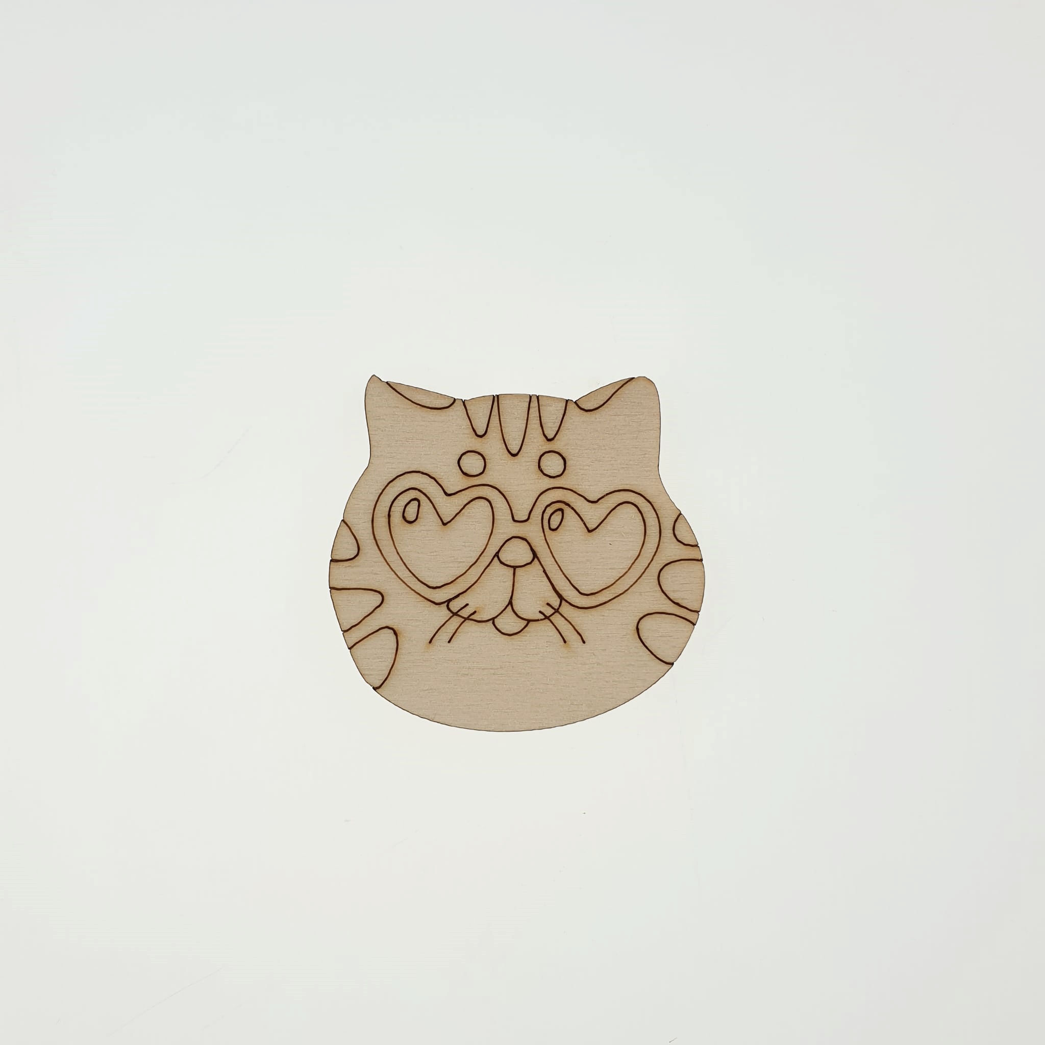 Decorațiune lemn - Cat in Love - 6,3x5,5 cm 1 Decorațiune lemn - Cat in Love - 6,3x5,5 cm