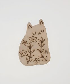 Decorațiune lemn – Kitty - 9,5x6,4 cm