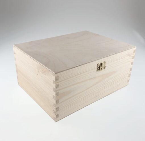 Cutie din lemn cu închizătoare – 24x21x13 cm 1