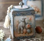 Pic de primavara - Cutie cu mieluti zglobii - 14x14x17 cm